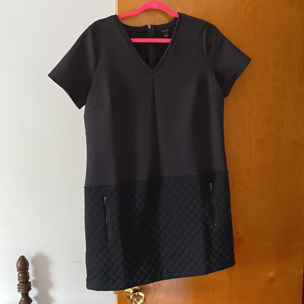 Black dress like new Ann Taylor, short sleeve combo fabric size L